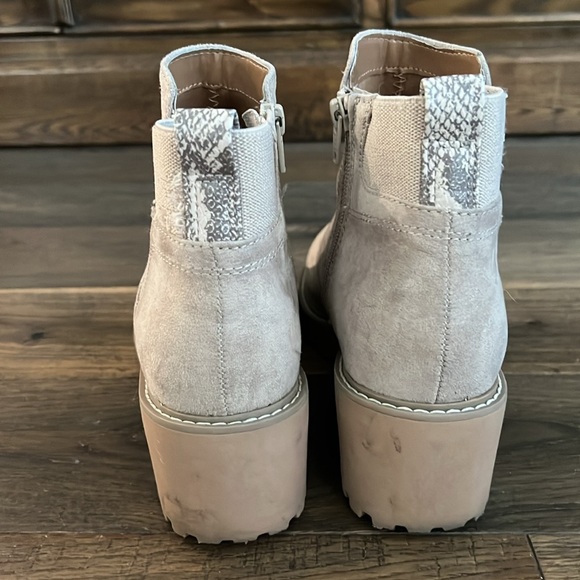 Universal Thread Taupe Ankle Boots - Picture 3 of 8